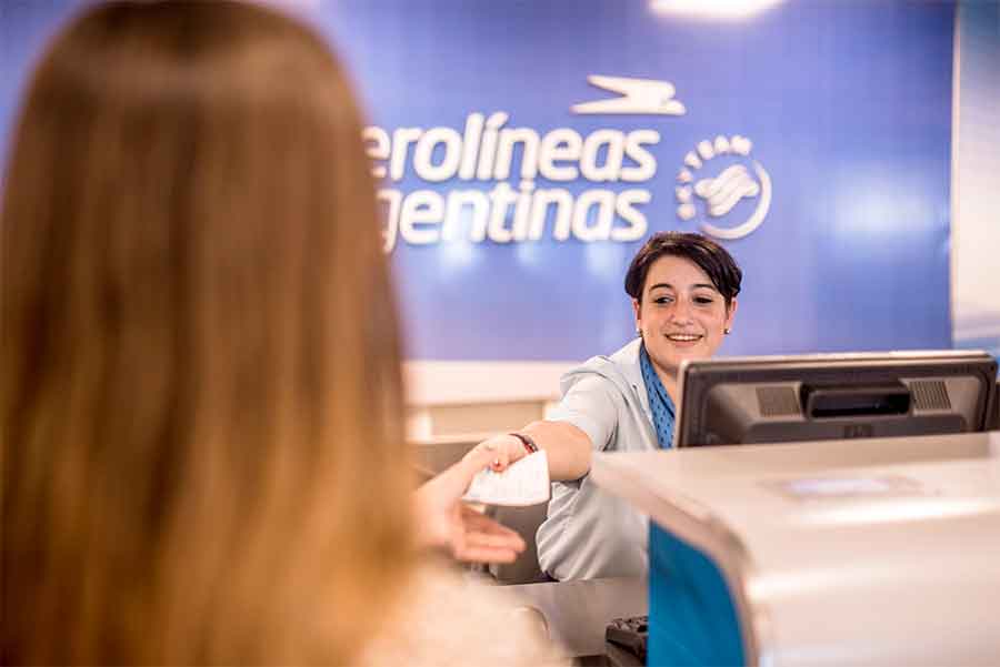 Aerolíneas Argentinas transportará 222 mil pasajeros en el fin de semana largo