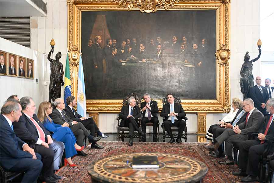 El presidente se reunió con representantes del Poder Legislativo y Judicial de Brasil