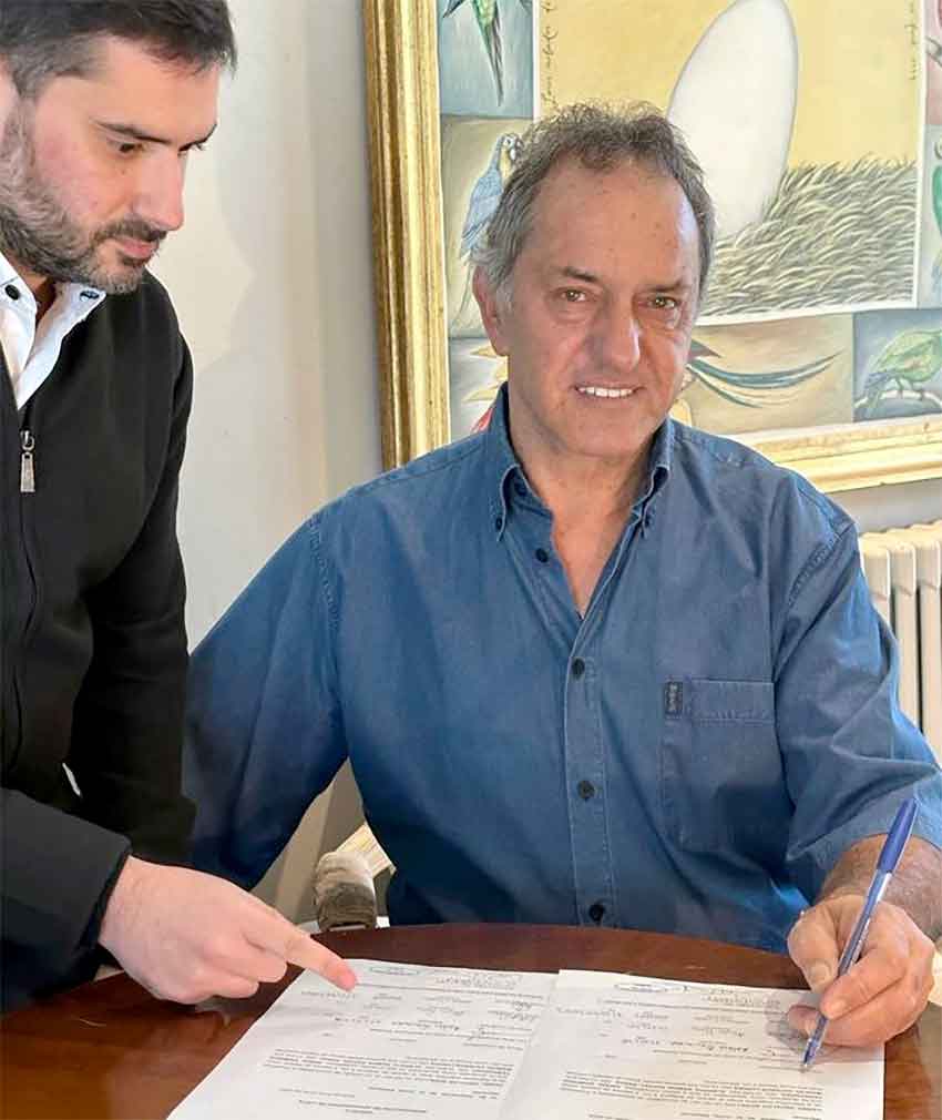 Scioli firmó su precandidatura presidencial por “Unidos Triunfaremos” para las PASO de UxP