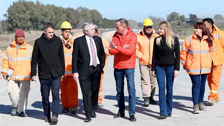 Fernández recorrió las obras que conectarán la Autopista Ezeiza-Cañuelas con la Ruta 3