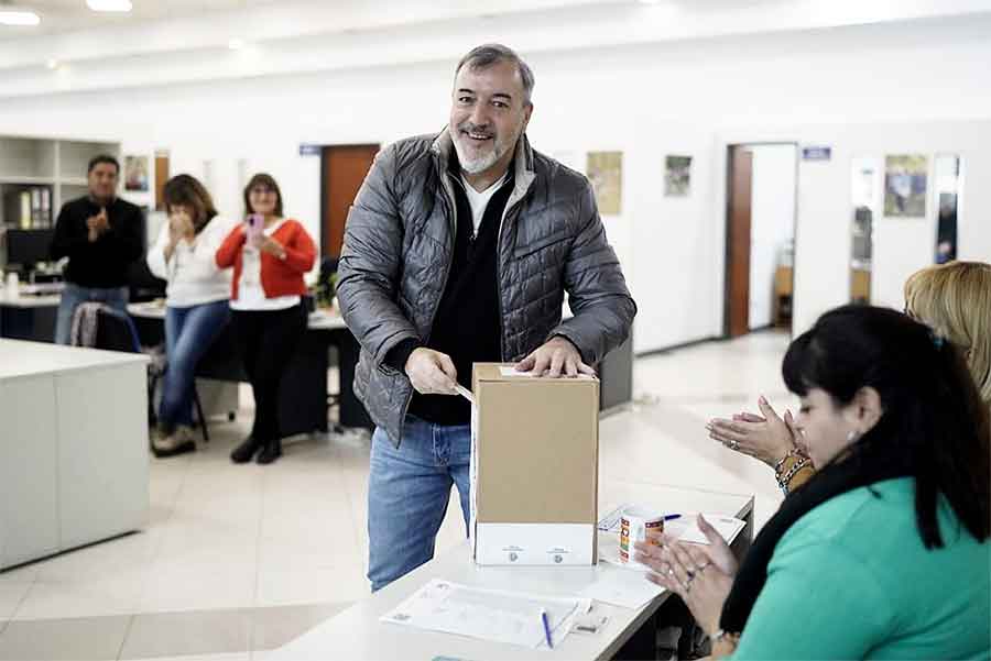 Elecciones en ATE: Aguiar votó en General Roca y viaja a Buenos Aires a esperar los resultados