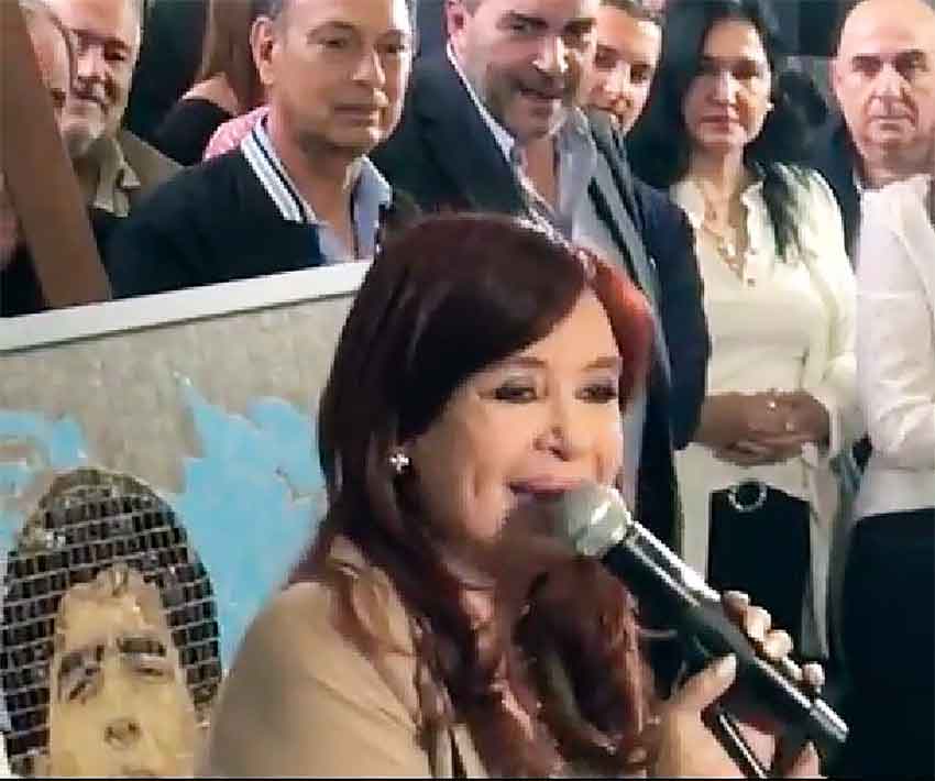 Cristina Kirchner se despidió de los trabajadores del Senado con un emotivo acto: “No me voy a ningún lado, saben dónde encontrarme”