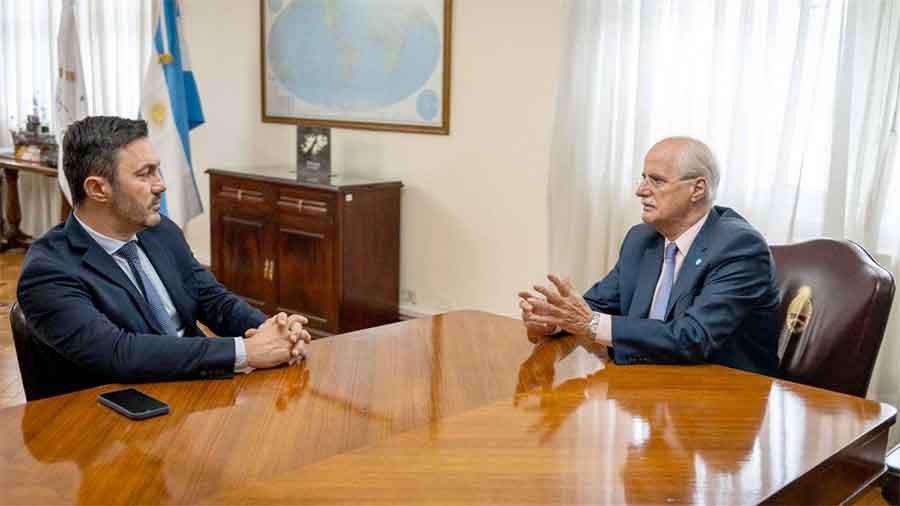 Taiana se reunió con el futuro ministro Petri para iniciar la transición en la cartera de Defensa