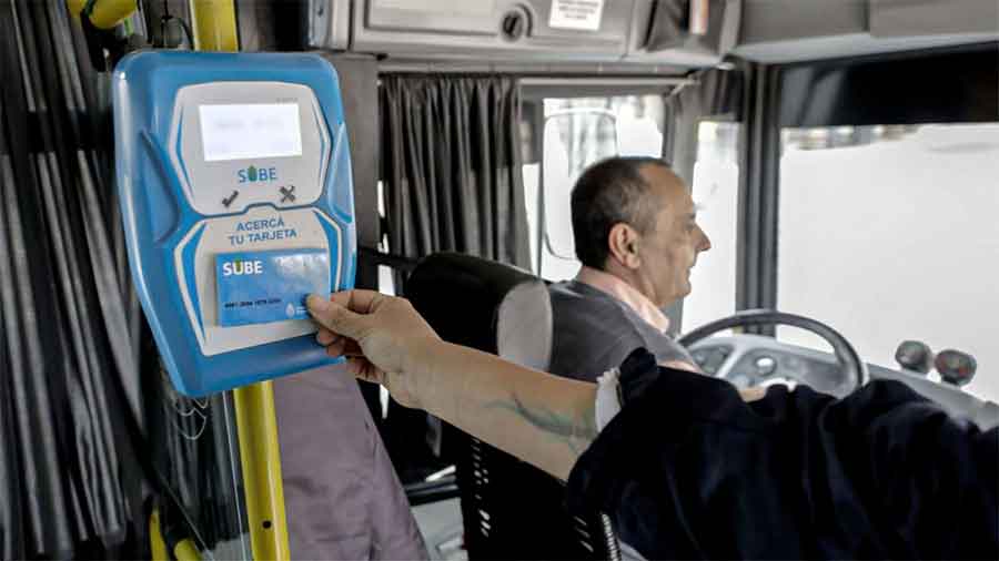 El boleto mínimo de colectivo pasó a costar $270 y el del tren $130