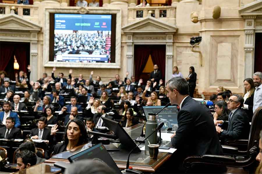 Se aprobó en general la Ley de Bases: cómo votó cada uno de los diputados