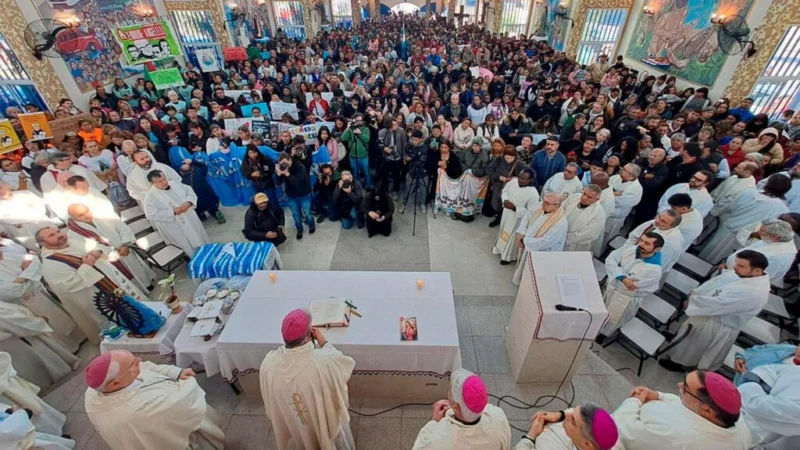 La Iglesia Católica homenajeó a las cocineras de los comedores comunitarios y pidió un plan nacional alimentario