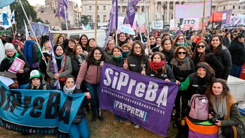 3J: las trabajadoras de prensa contra el DNU 70 y la Ley Bases